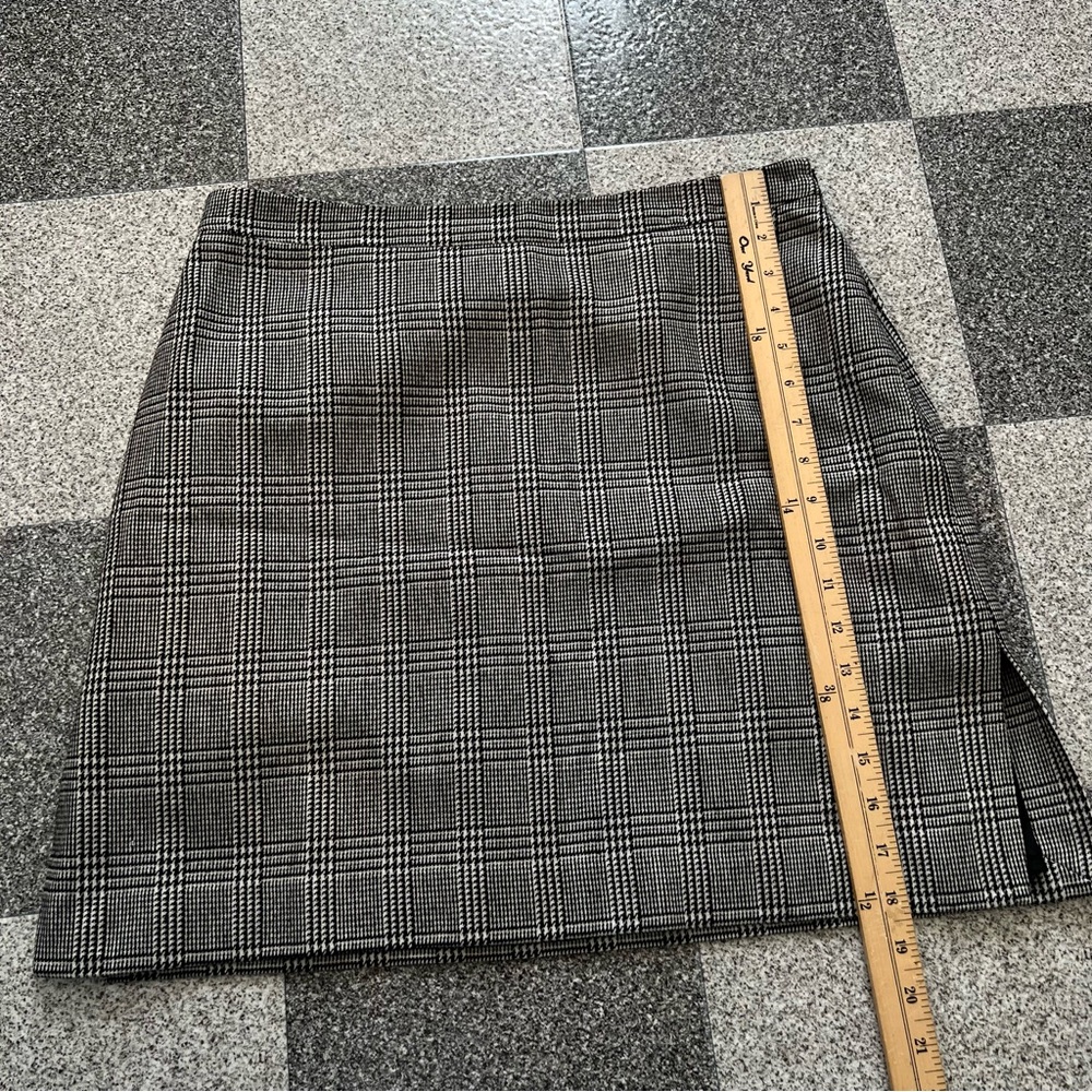 New York & Company Black and White Plaid Mini Skirt- Size 12 - Picture 3 of 10